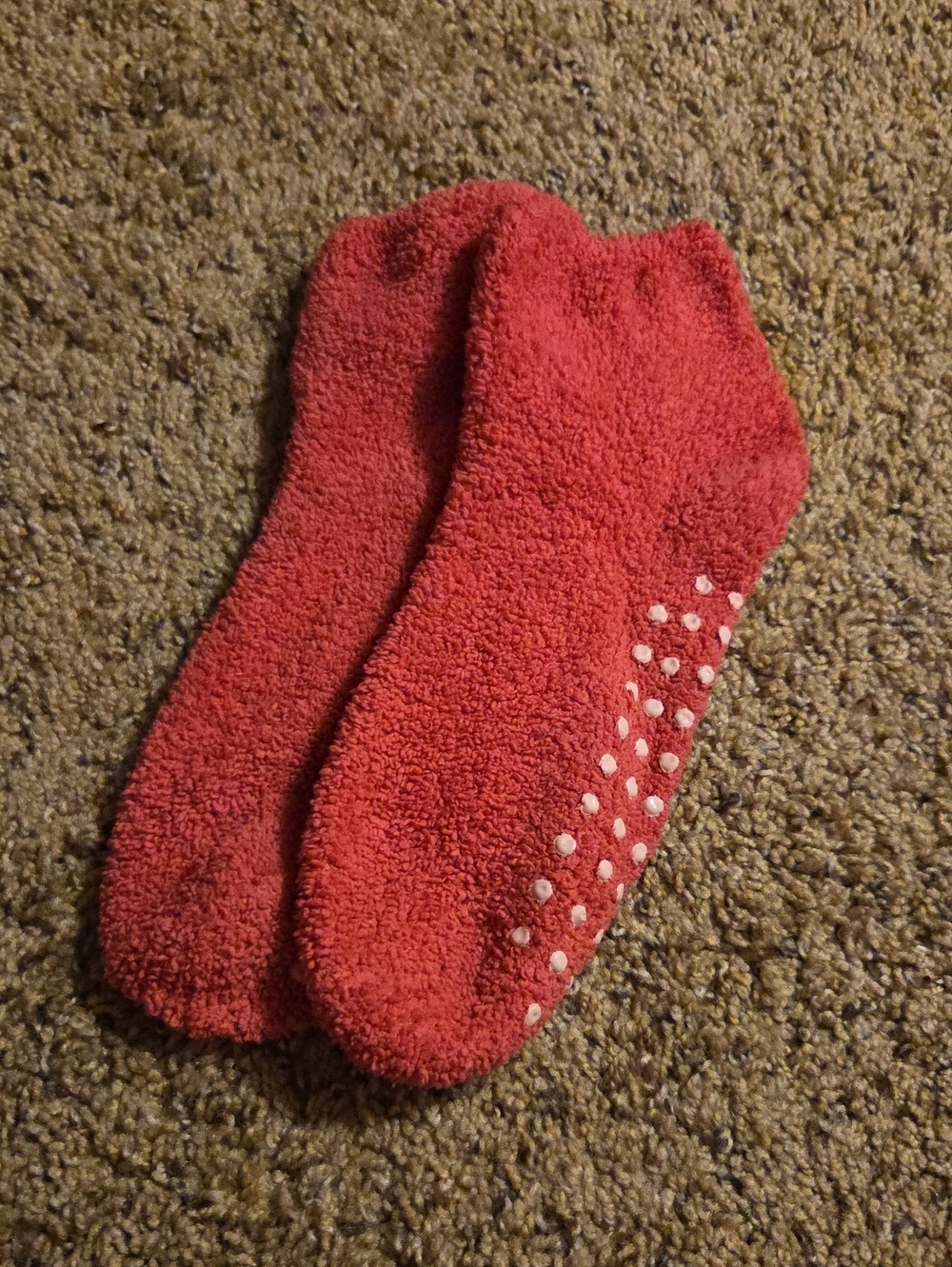 Cozy Red Non-Slip Men's Fuzzy Socks